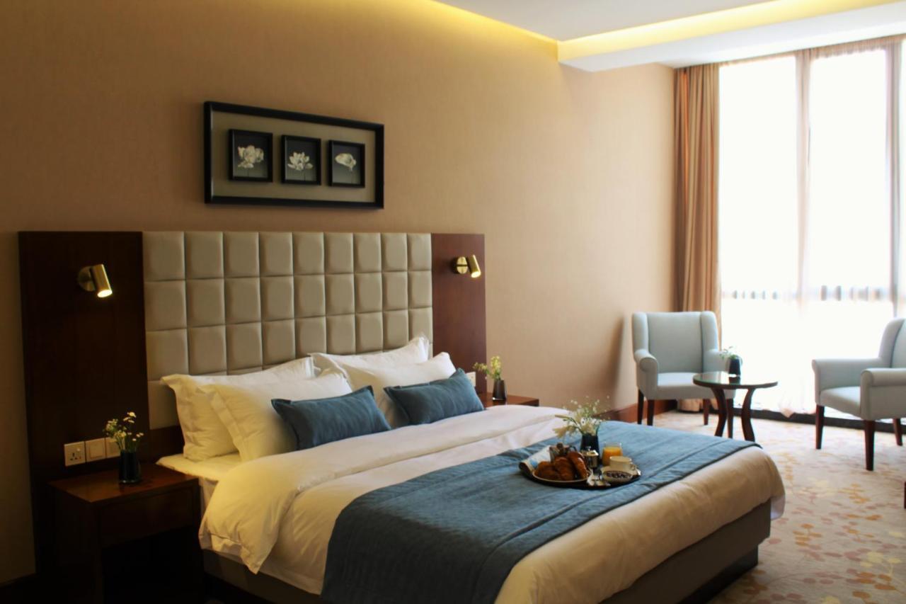 Horizont Hotel Tbilisi Buitenkant foto