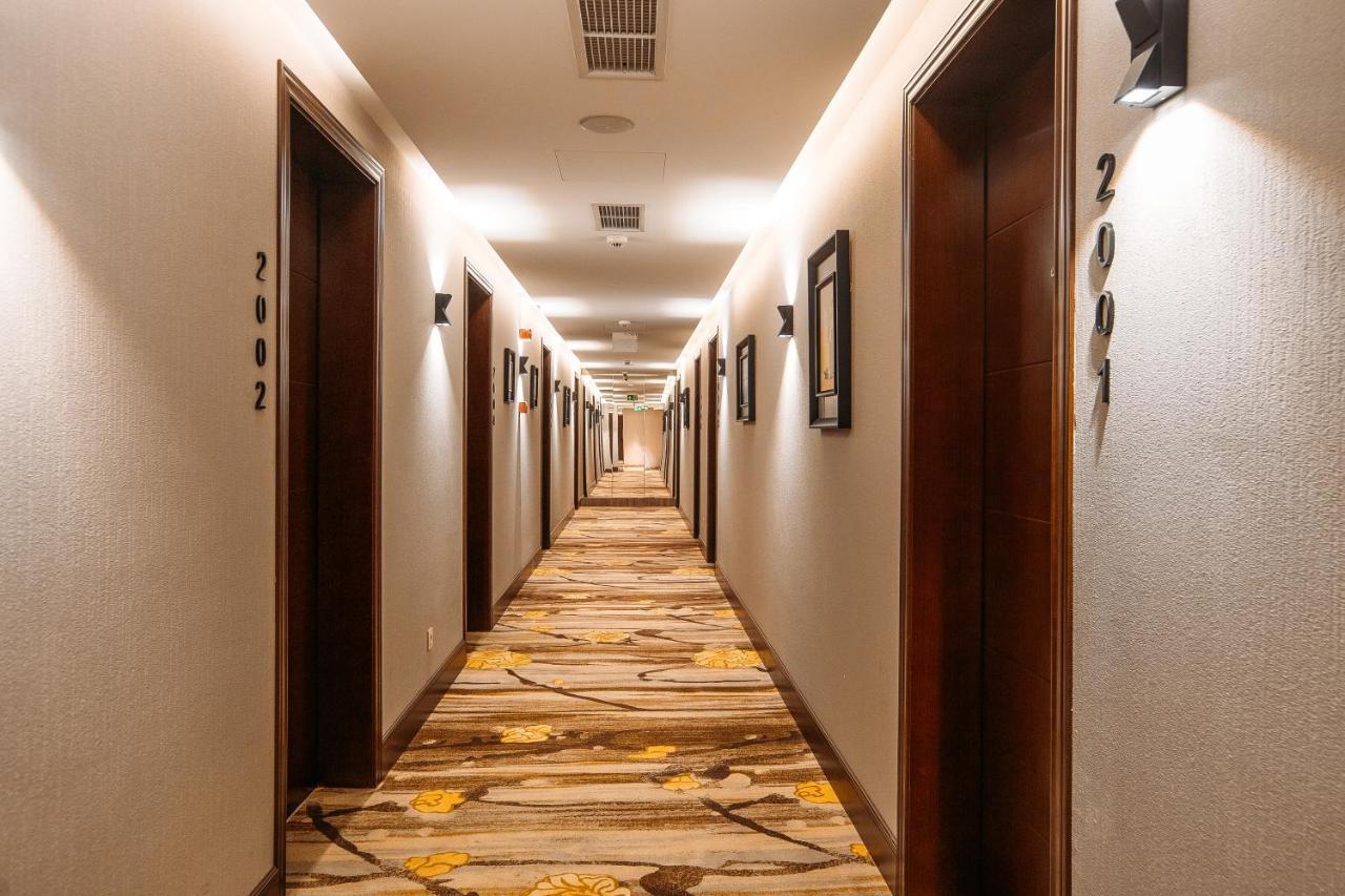 Horizont Hotel Tbilisi Buitenkant foto