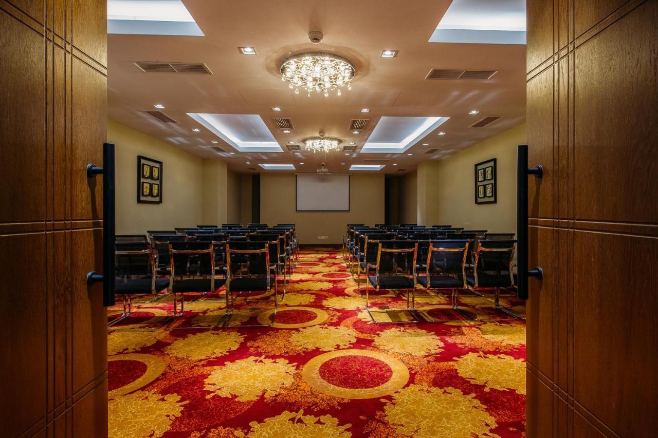 Horizont Hotel Tbilisi Buitenkant foto